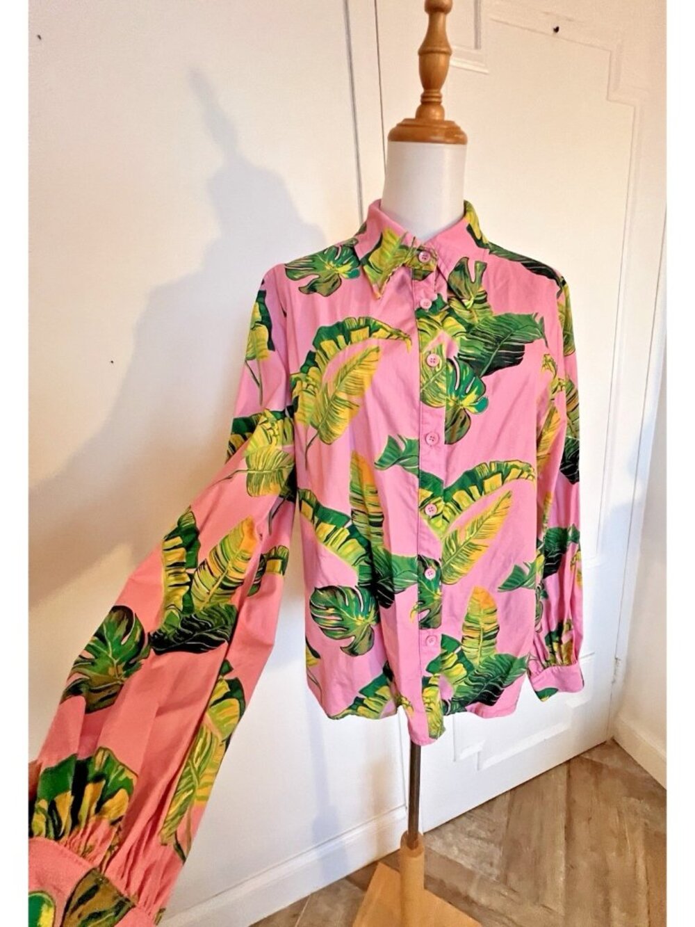 Women’s Size L Blouse Pink Banana Leaf Long Balloon Sleeve 100% Cotton Button Up
